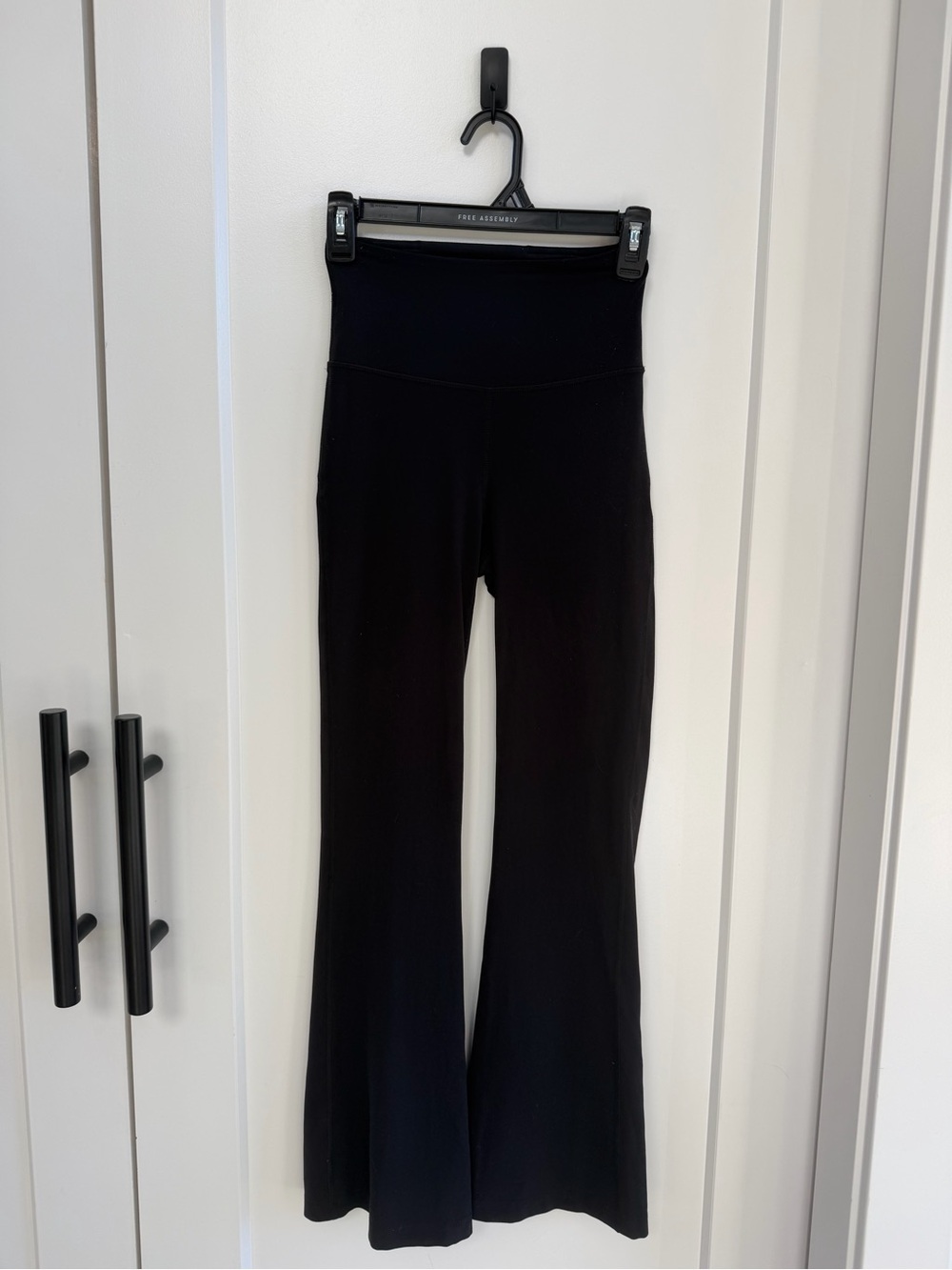 🖤 Sz 4 Lululemon High-Waisted Black Light Flare Leggings